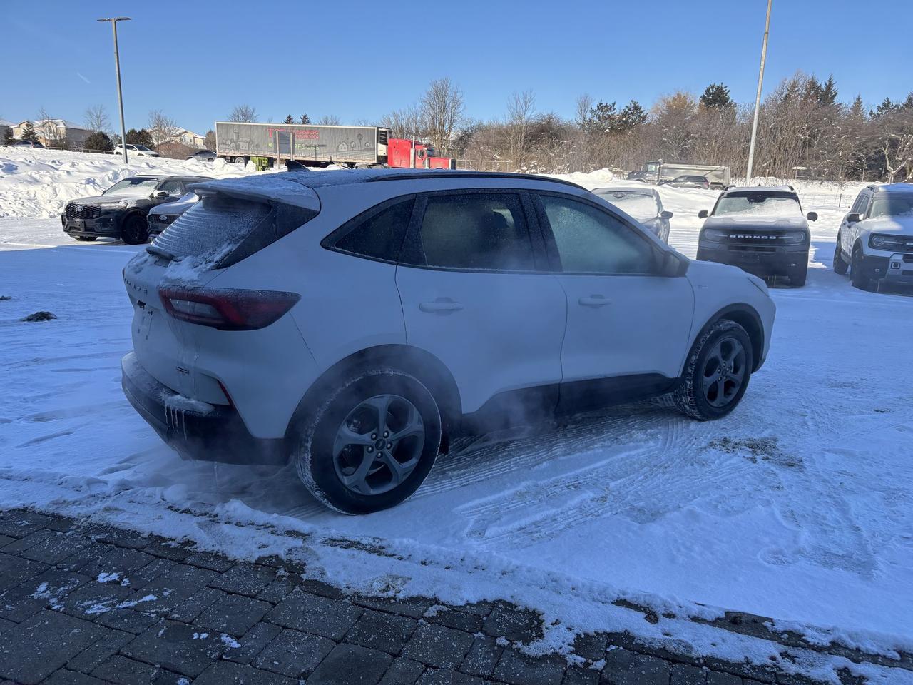 2025 Ford Escape ST-LINE, AWD, PANO ROOF, TECH PACK, HEATED WHEEL! Photo4
