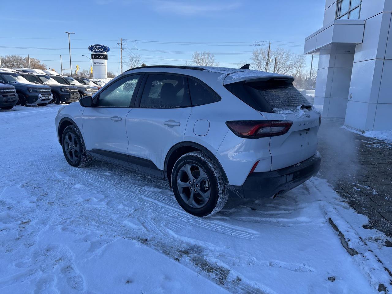 2025 Ford Escape ST-LINE, AWD, PANO ROOF, TECH PACK, HEATED WHEEL! Photo
