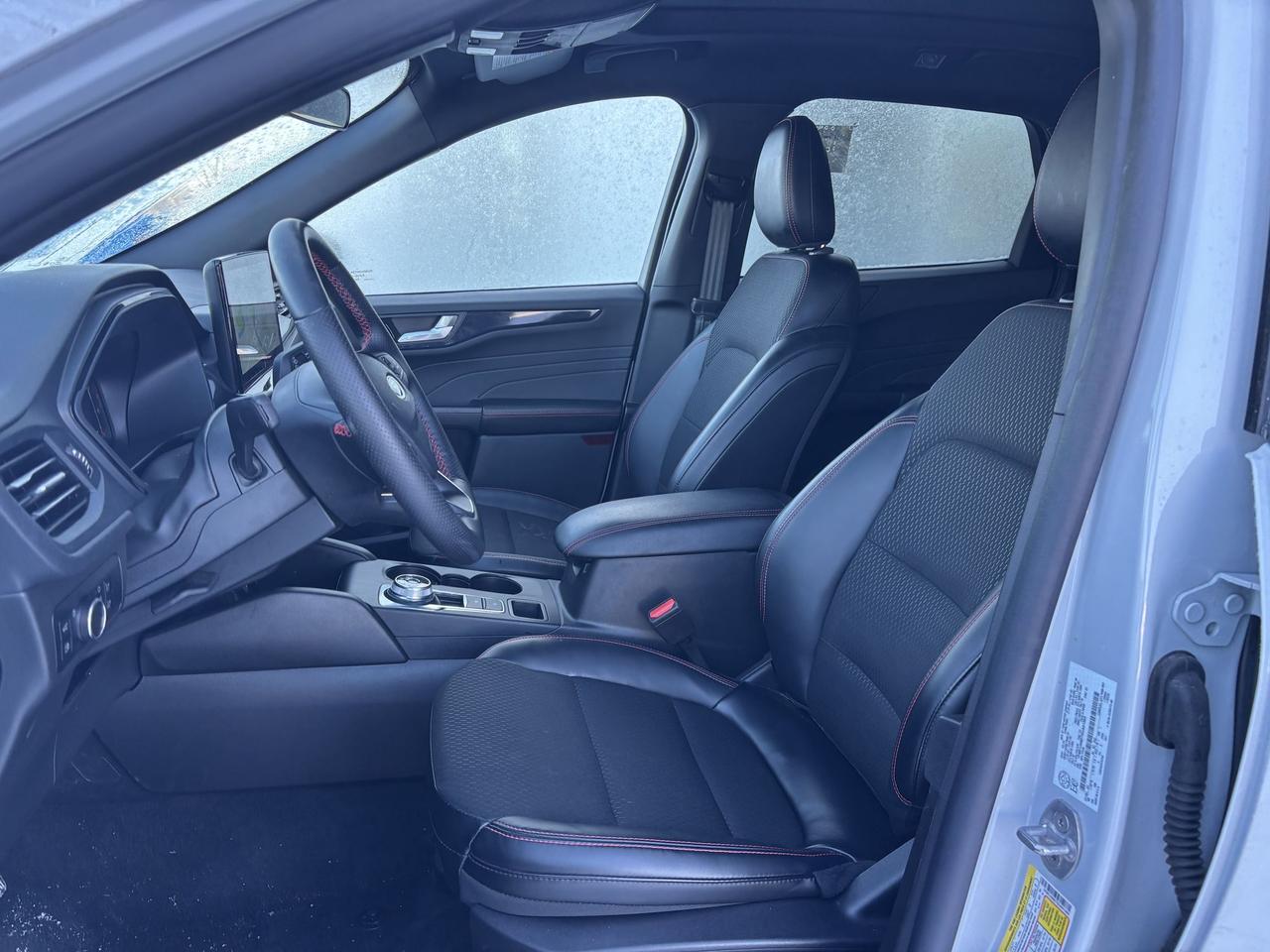 2025 Ford Escape ST-LINE, AWD, PANO ROOF, TECH PACK, HEATED WHEEL! Photo