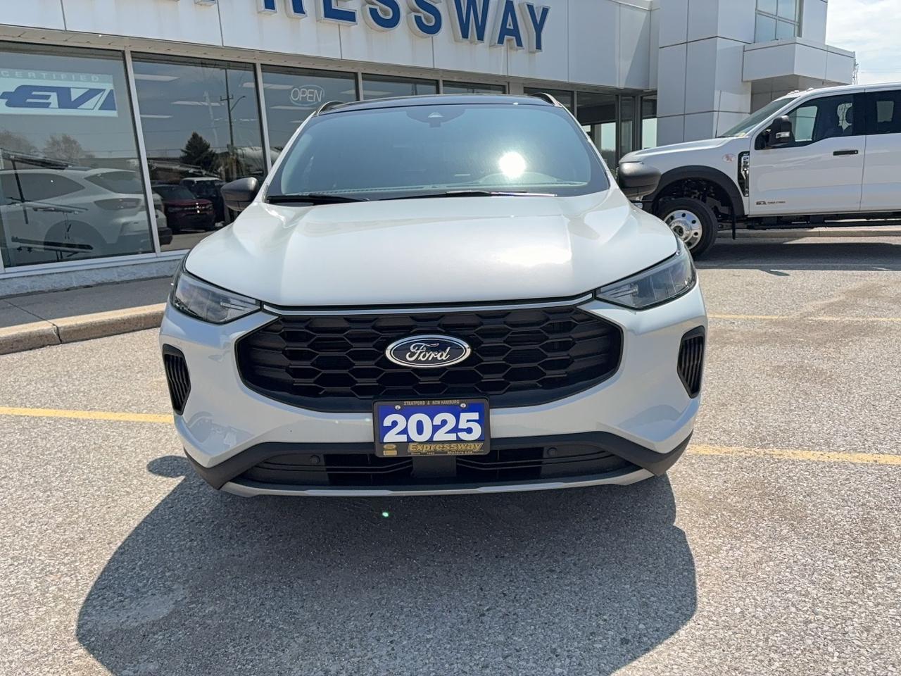 2025 Ford Escape ST-LINE, AWD, PANO ROOF, TECH PACK, HEATED WHEEL! Photo1