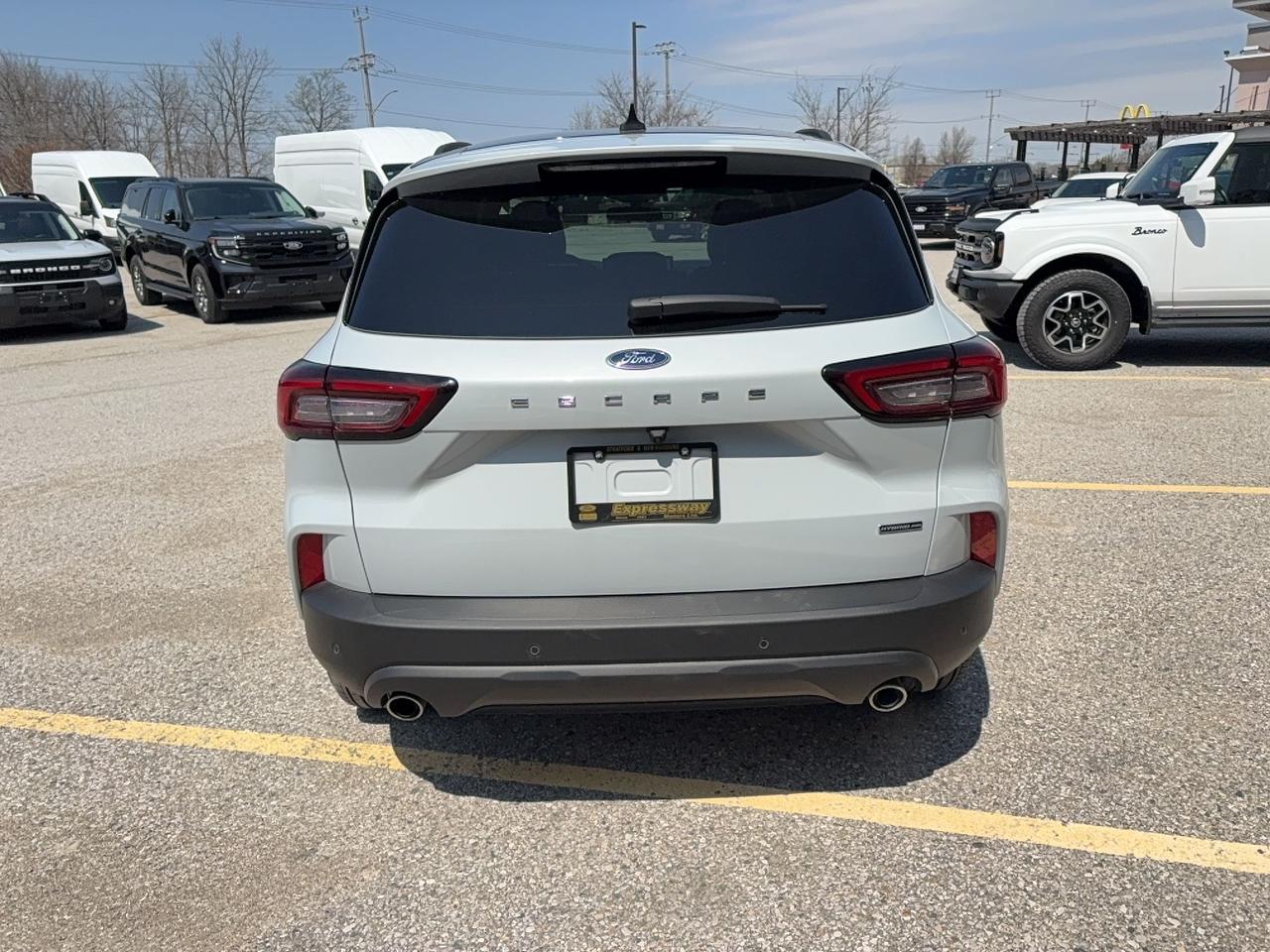 2025 Ford Escape ST-LINE, AWD, PANO ROOF, TECH PACK, HEATED WHEEL! Photo