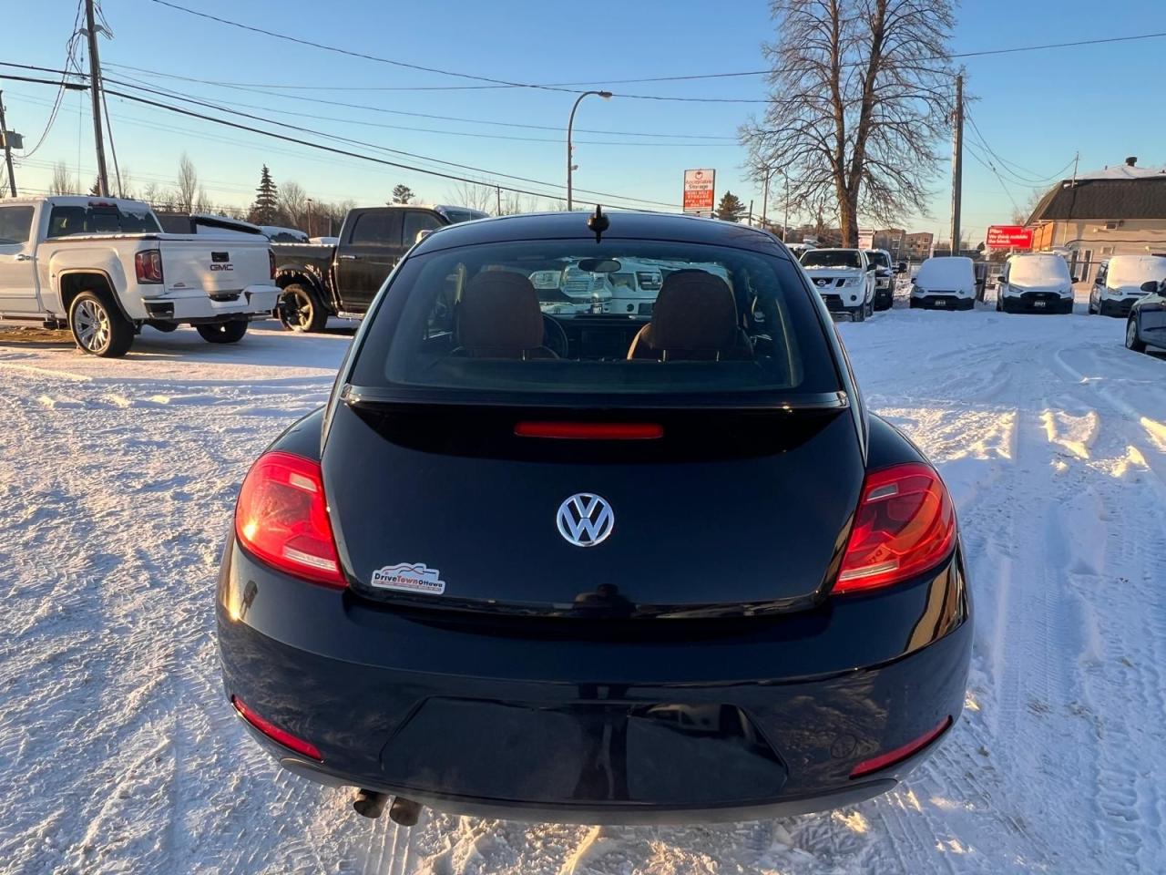 2016 Volkswagen Beetle Trendline Photo3