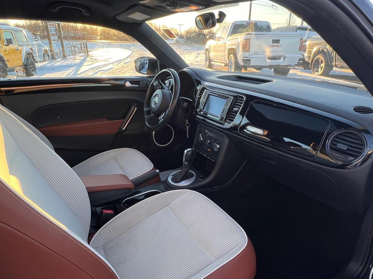 2016 Volkswagen Beetle Trendline Photo