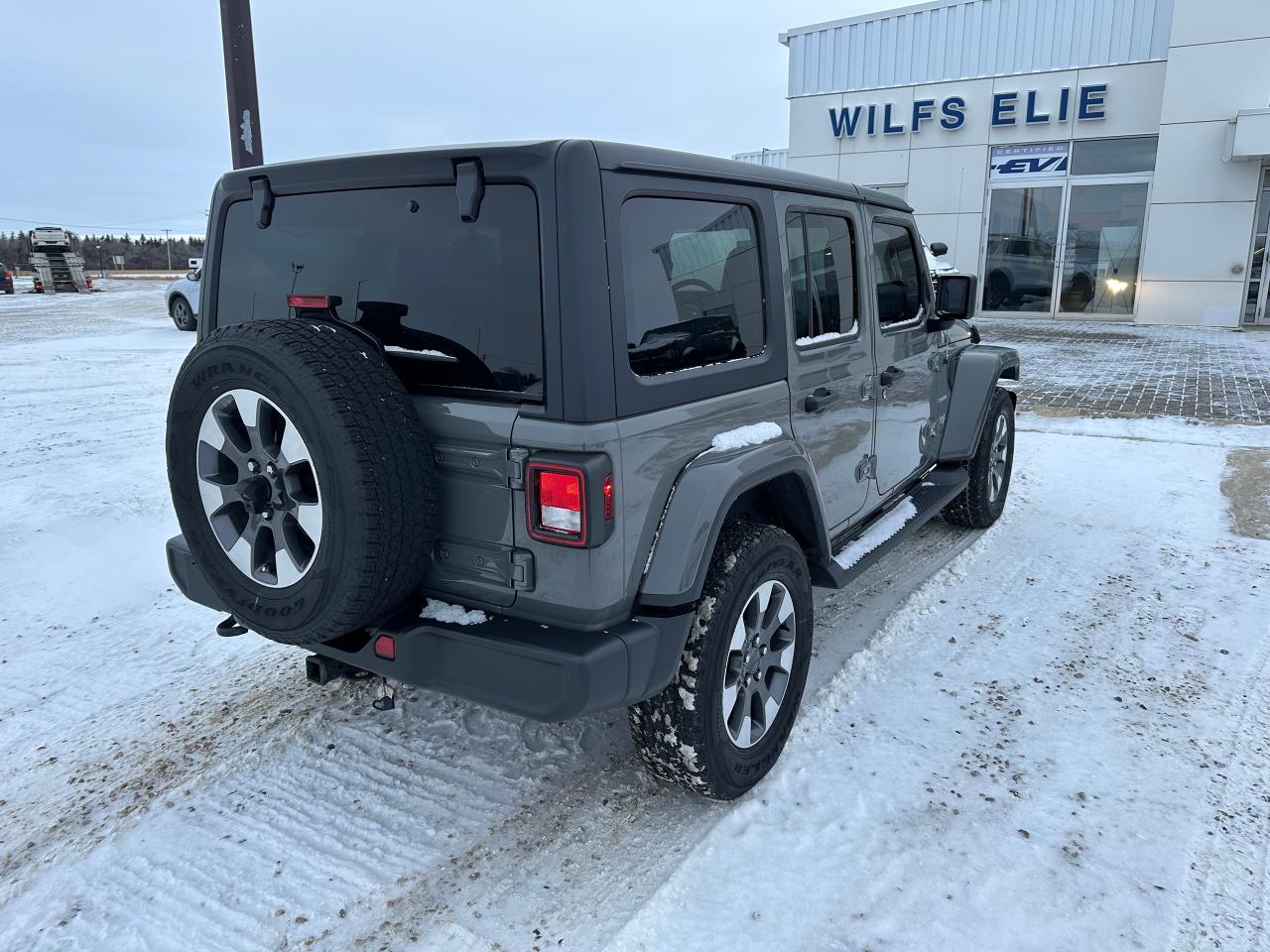 2021 Jeep Wrangler Unlimited Sahara Photo2