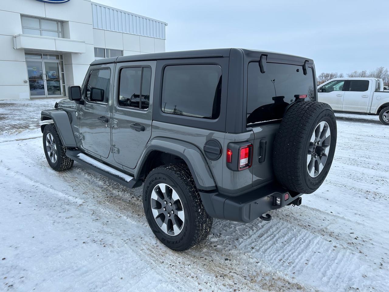 2021 Jeep Wrangler Unlimited Sahara Photo4