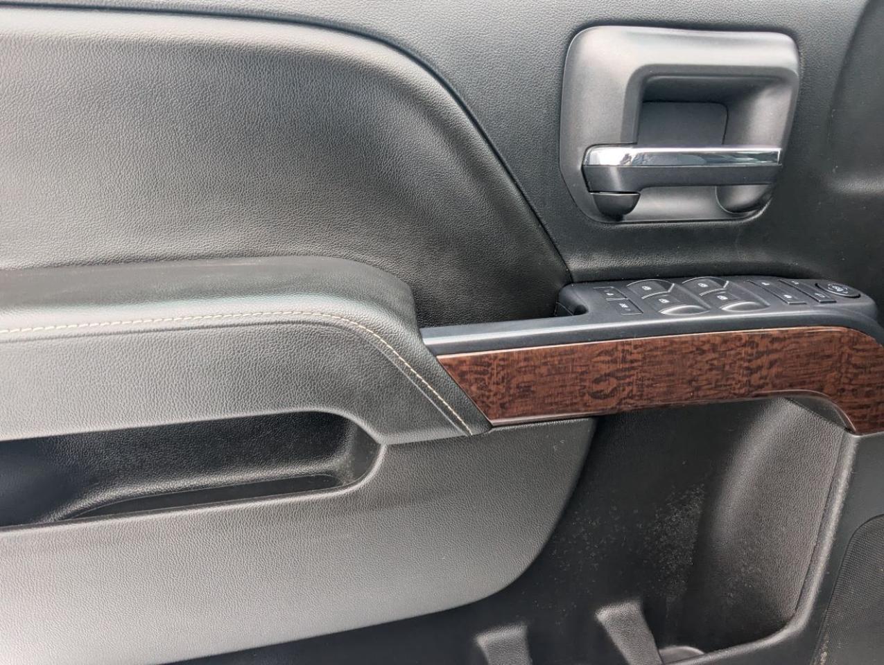 2015 GMC Sierra 1500 SLE WITH SOFT TONNEAU COVER!! Photo