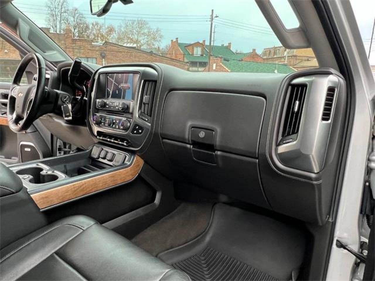 2015 Chevrolet Silverado 1500 LTZ/LEATHER/ ROOF /NAVI/ REAR CAM / REMOTE START / - Photo #2