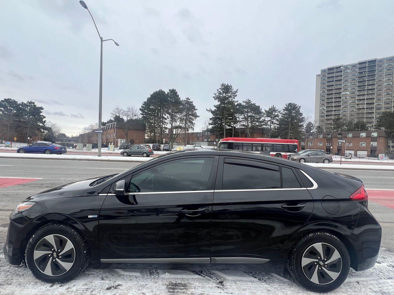 2019 Hyundai IONIQ Preferred-SUNROOF-BACK CAM-HEATED SEATS & MORE! Photo3