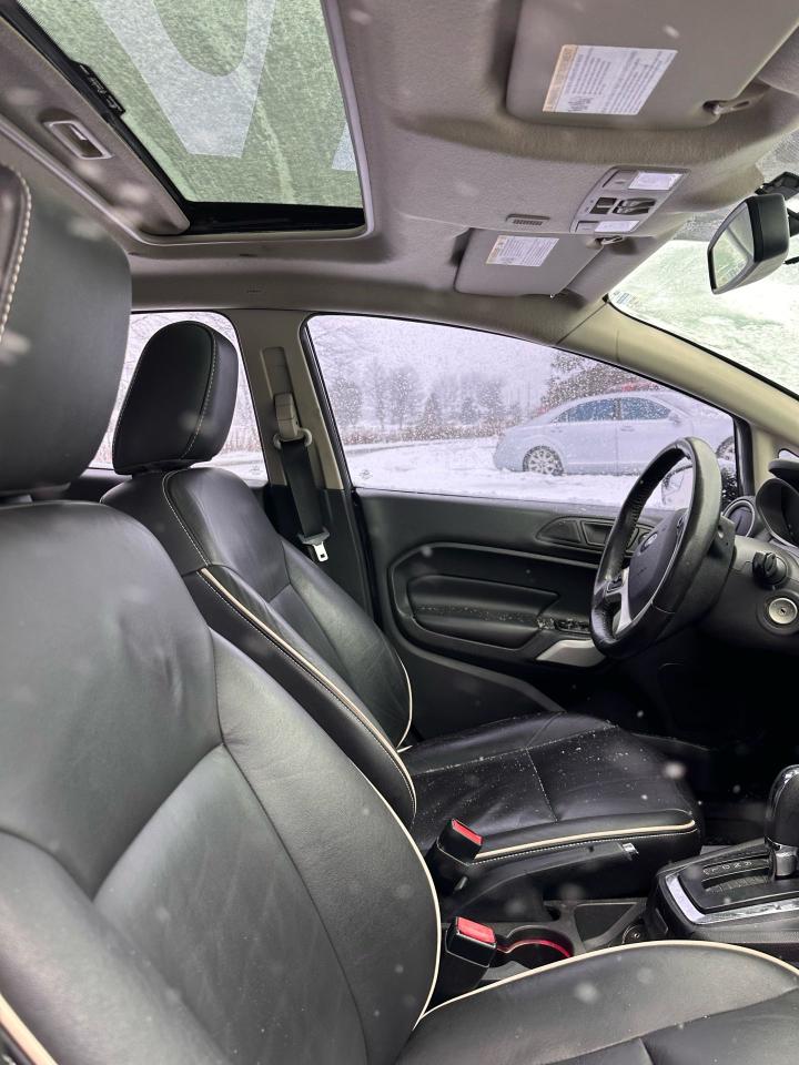 2011 Ford Fiesta SES - Photo #4