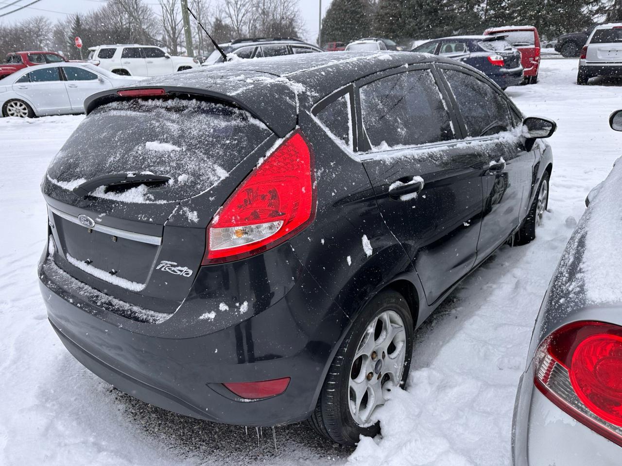 2011 Ford Fiesta SES - Photo #2
