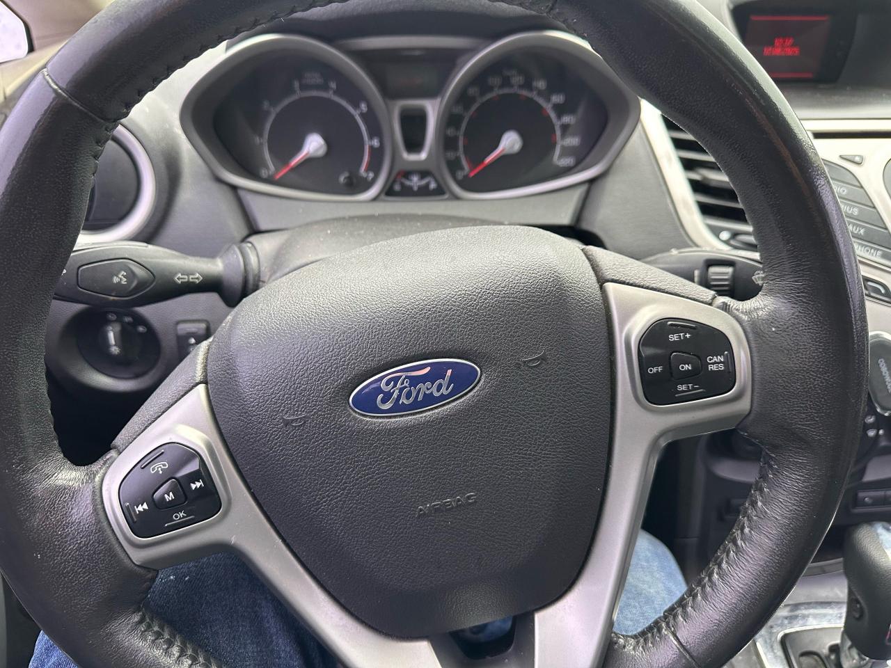 2011 Ford Fiesta SES - Photo #8