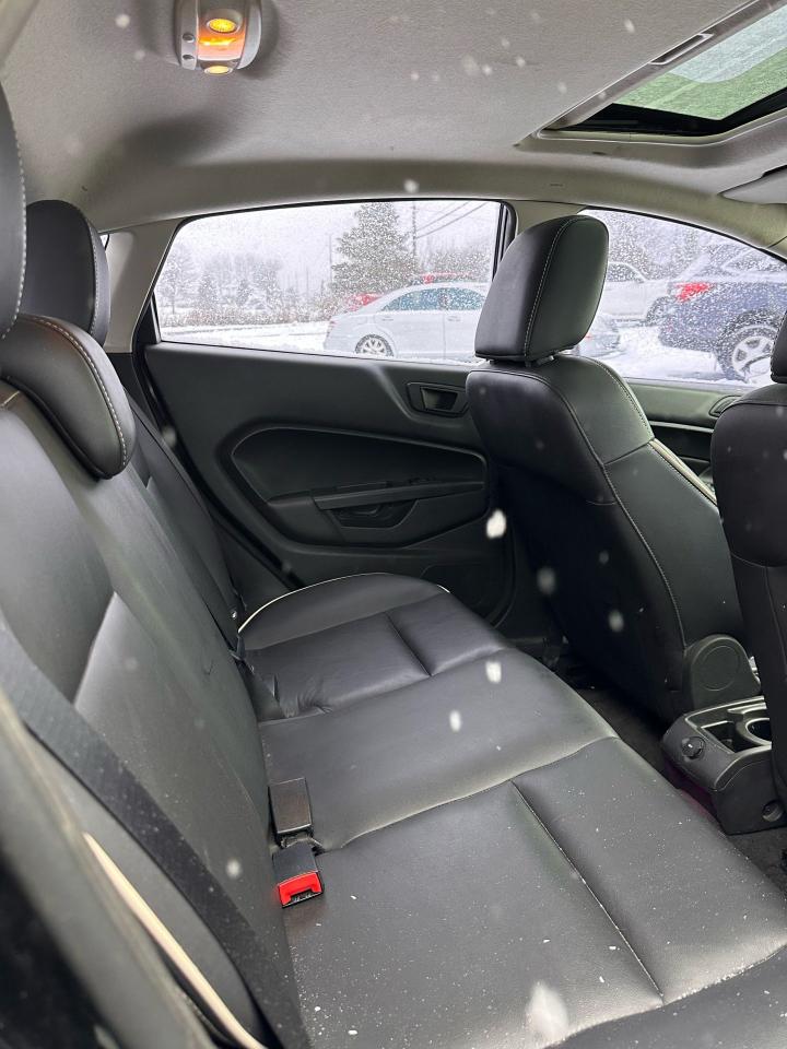 2011 Ford Fiesta SES Photo4