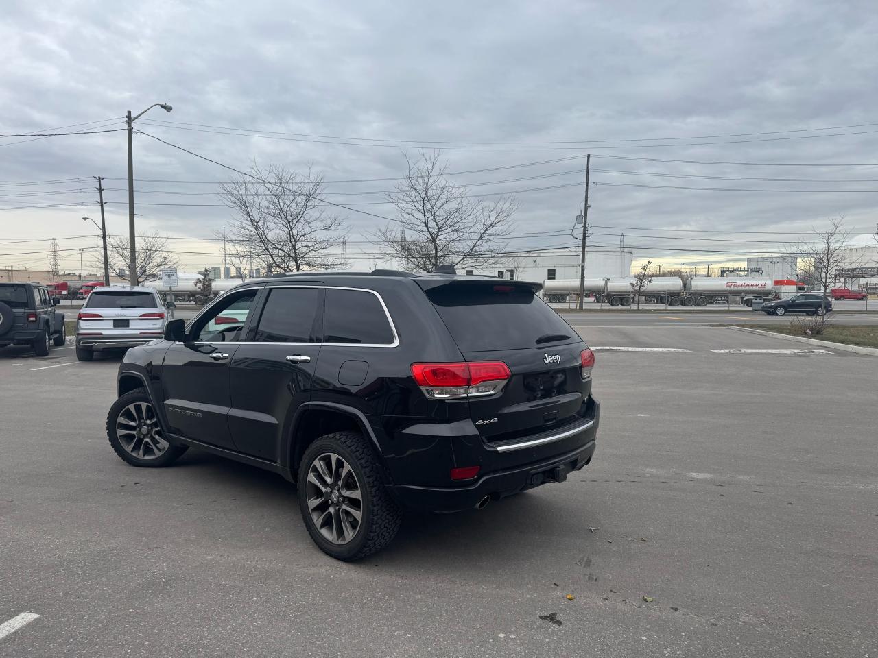2018 Jeep Grand Cherokee OVERLAND 4WD LEATHER PAN/ROOF NAV B/SPOT CAMERA Photo4