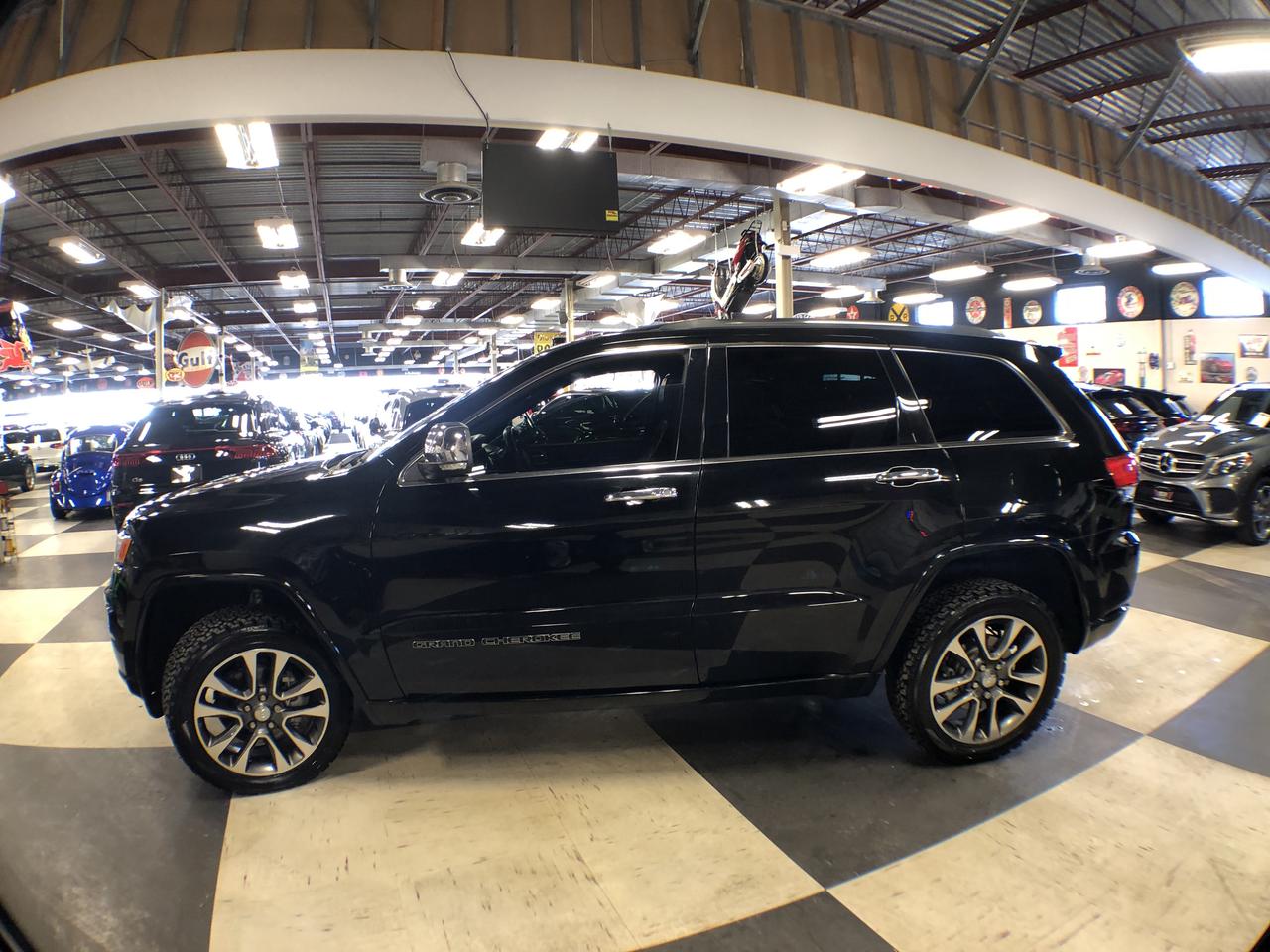 2018 Jeep Grand Cherokee OVERLAND 4WD LEATHER PAN/ROOF NAV B/SPOT CAMERA Photo3