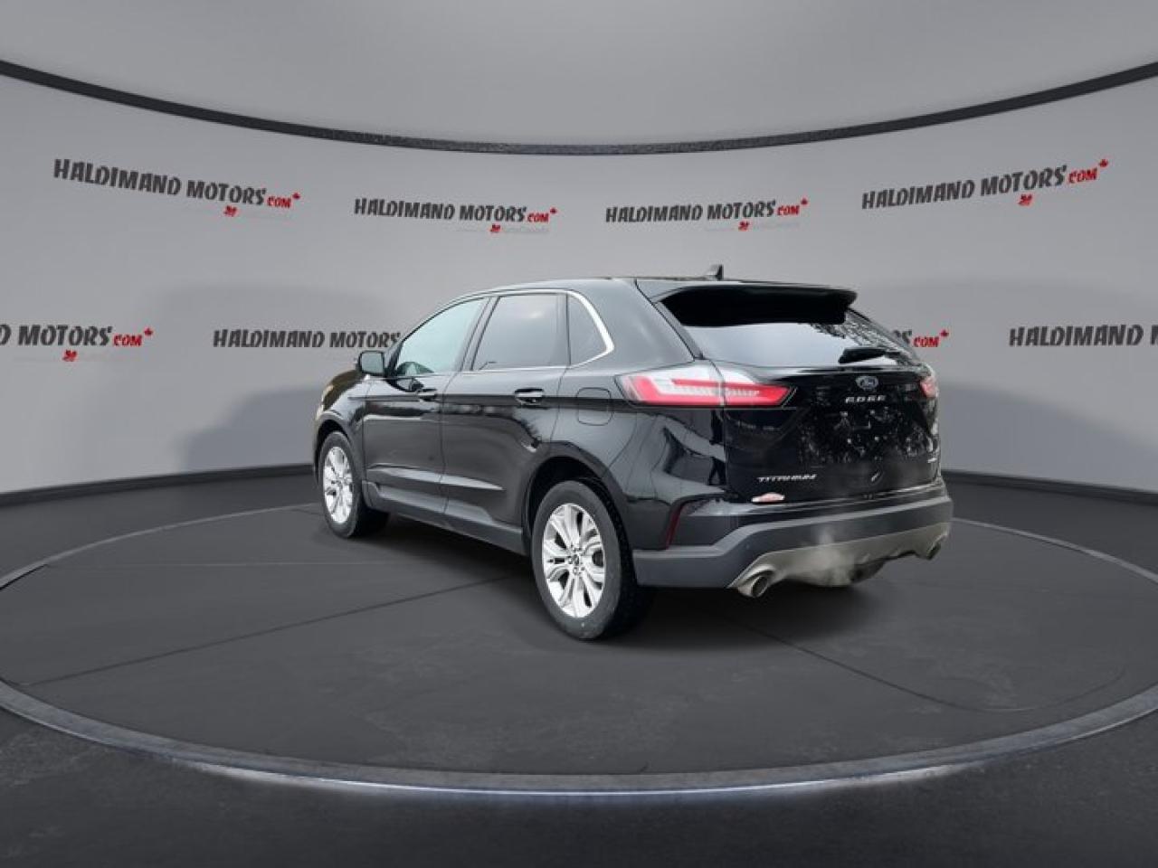 2024 Ford Edge Titanium AWD | Panoramic Roof | Remote Start | Heated Seats | Leather Seats Photo