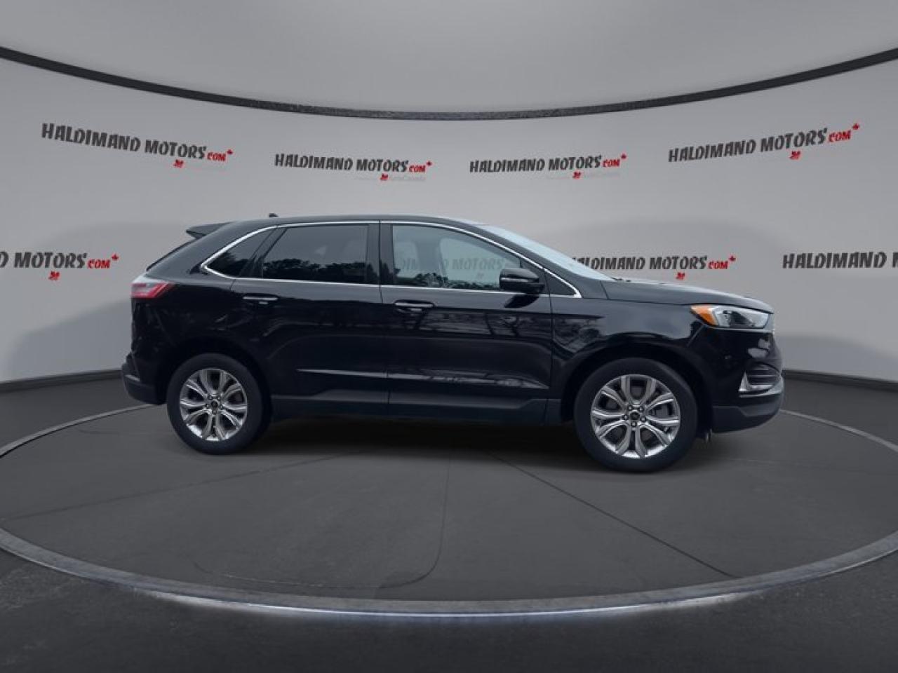2024 Ford Edge Titanium AWD | Panoramic Roof | Remote Start | Heated Seats | Leather Seats Photo
