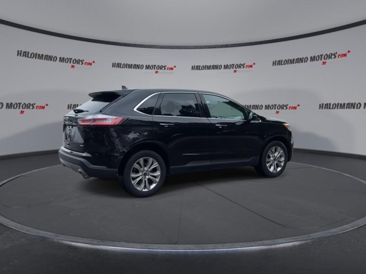 2024 Ford Edge Titanium AWD | Panoramic Roof | Remote Start | Heated Seats | Leather Seats Photo