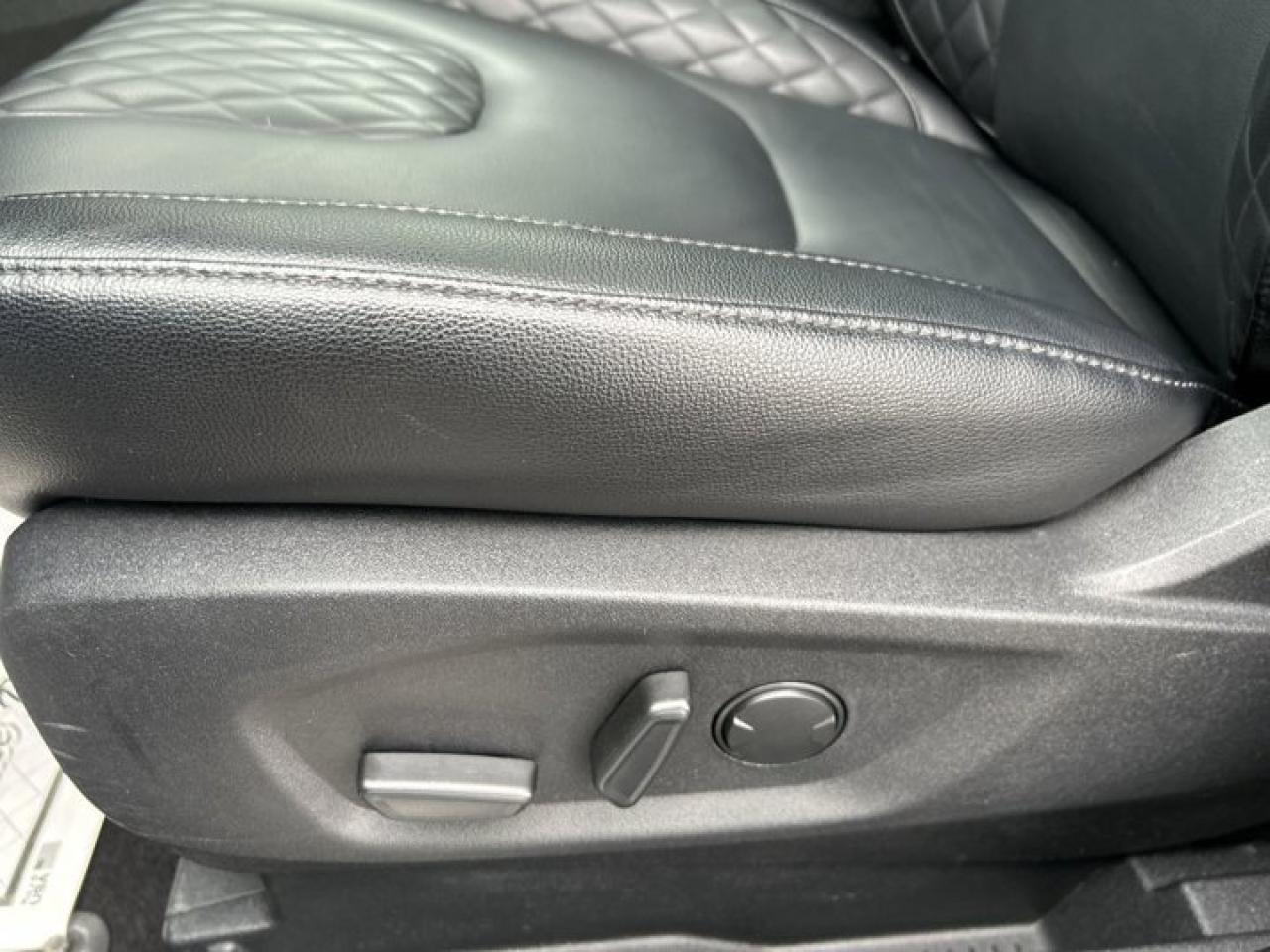 2024 Ford Edge Titanium AWD | Panoramic Roof | Remote Start | Heated Seats | Leather Seats Photo