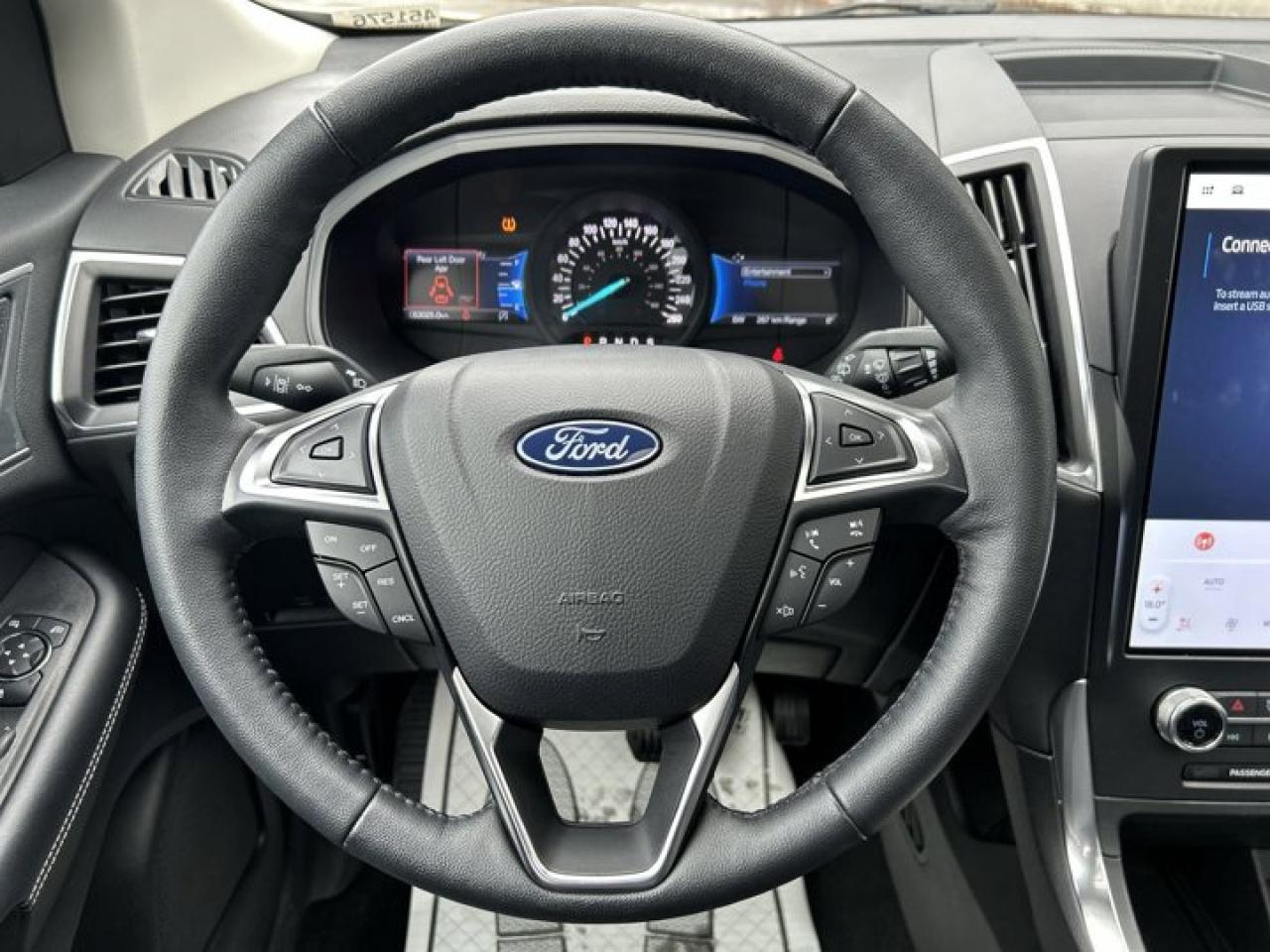 2024 Ford Edge Titanium AWD | Panoramic Roof | Remote Start | Heated Seats | Leather Seats Photo
