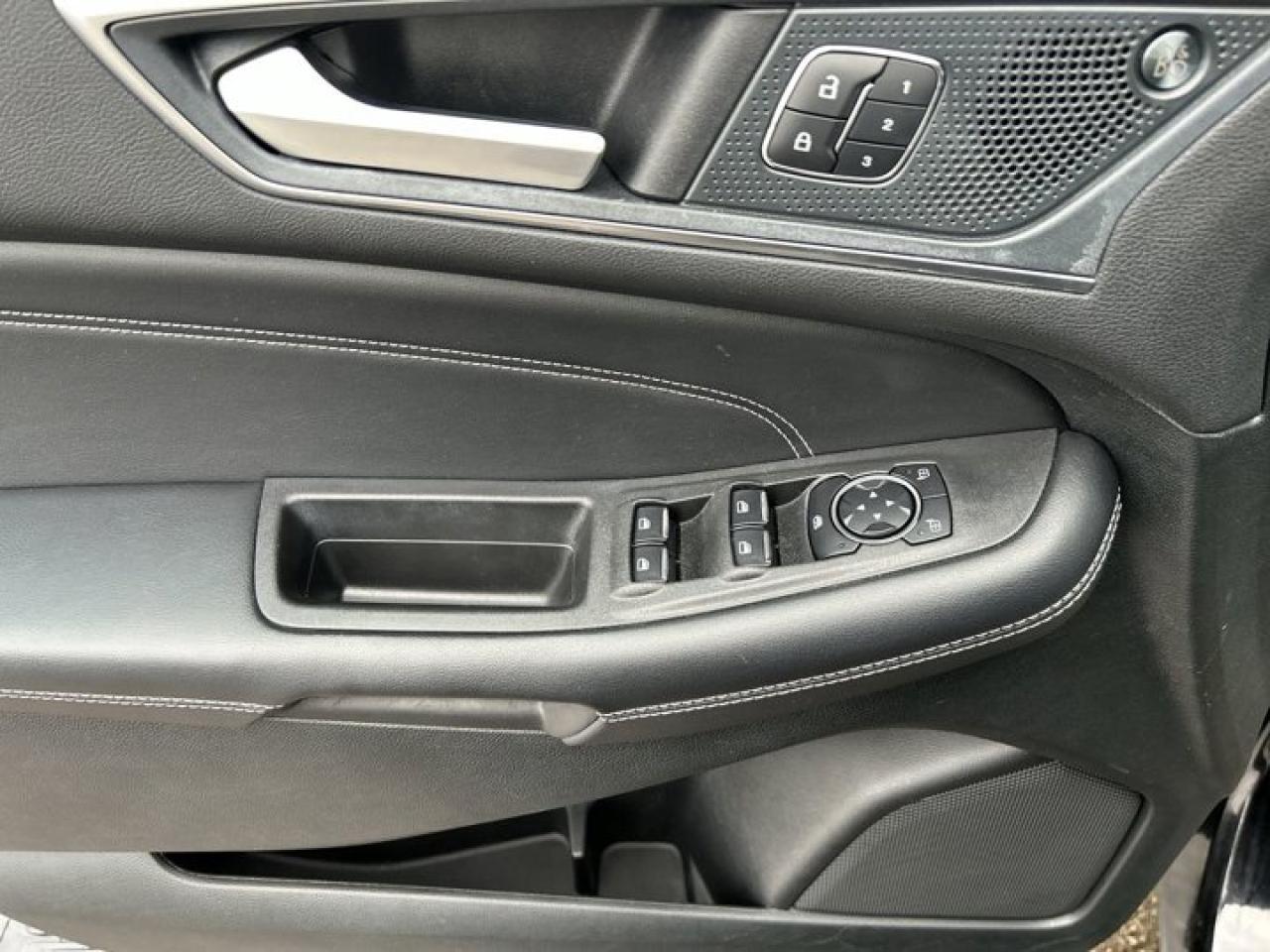 2024 Ford Edge Titanium AWD | Panoramic Roof | Remote Start | Heated Seats | Leather Seats Photo