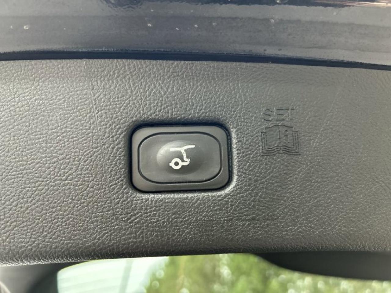 2024 Ford Edge Titanium AWD | Panoramic Roof | Remote Start | Heated Seats | Leather Seats Photo