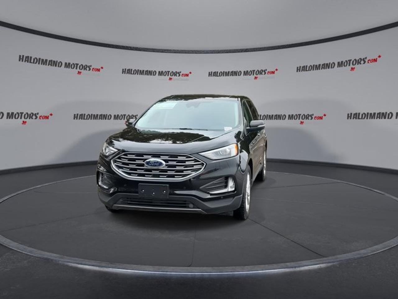 2024 Ford Edge Titanium AWD Photo2