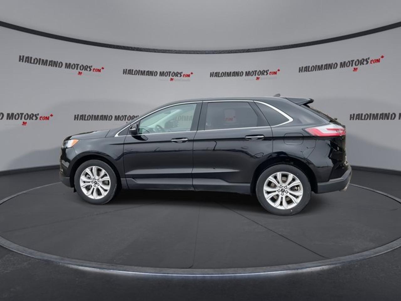 2024 Ford Edge Titanium AWD Photo4
