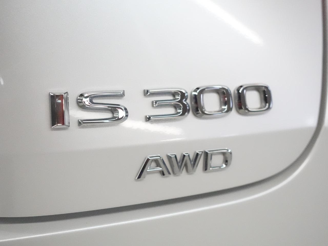 2021 Lexus IS 300 AWD | Leather | Sunroof | BlindSpot | CarPlay Photo