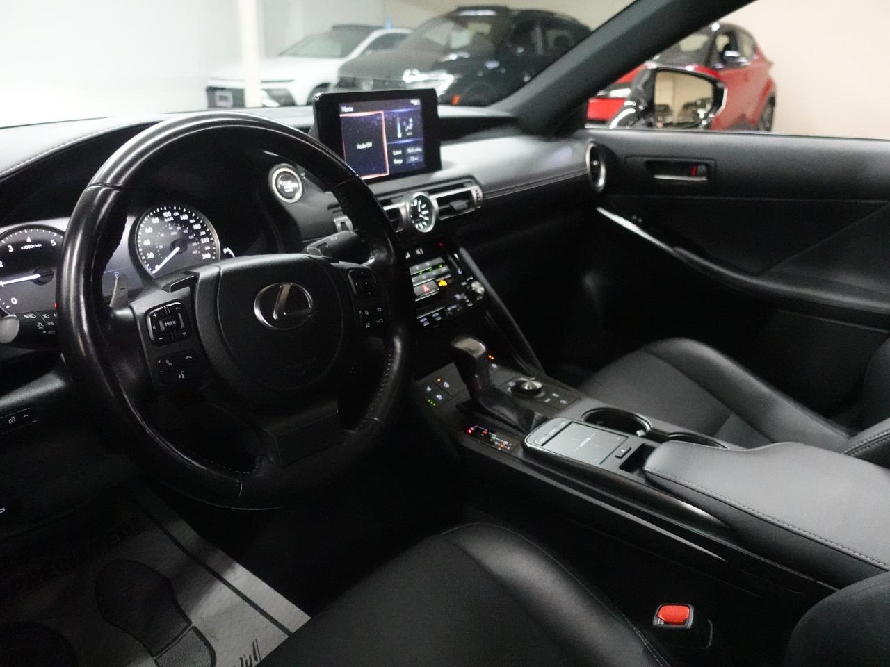 2021 Lexus IS 300 AWD | Leather | Sunroof | BlindSpot | CarPlay