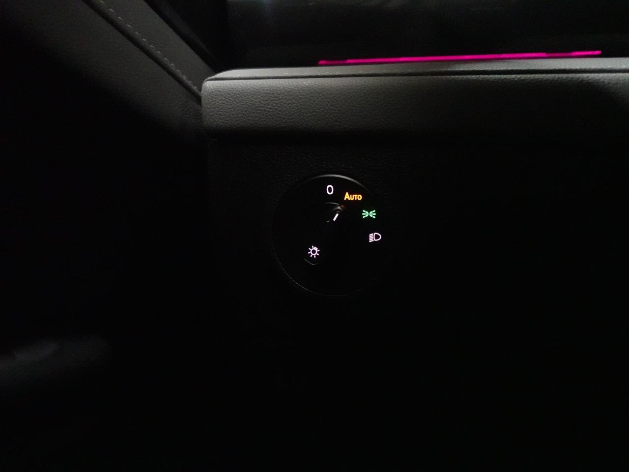 2022 Volkswagen Taos HIGHLINE | AWD | Nav | Leather | Pano roof | BSM