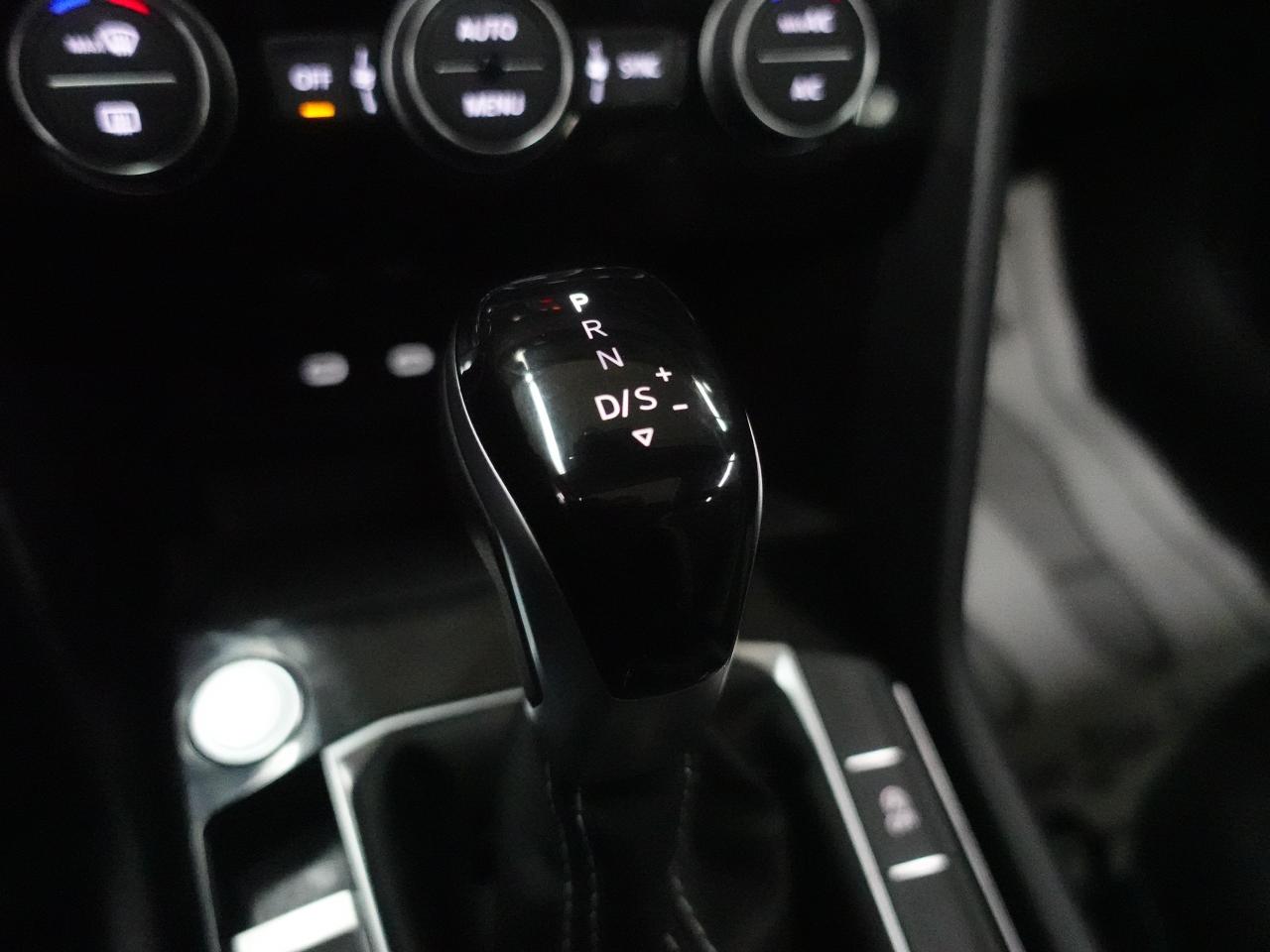 2022 Volkswagen Taos HIGHLINE | AWD | Nav | Leather | Pano roof | BSM