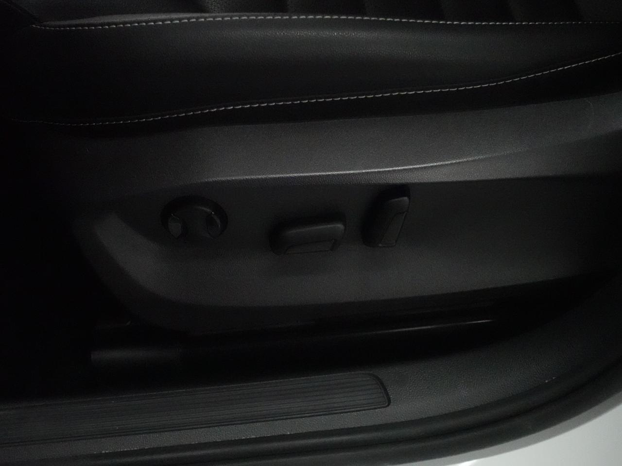 2022 Volkswagen Taos HIGHLINE | AWD | Nav | Leather | Pano roof | BSM