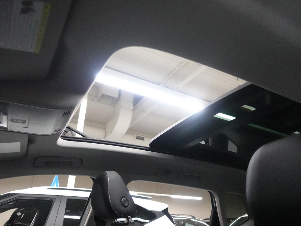 2022 Volkswagen Taos HIGHLINE | AWD | Nav | Leather | Pano roof | BSM