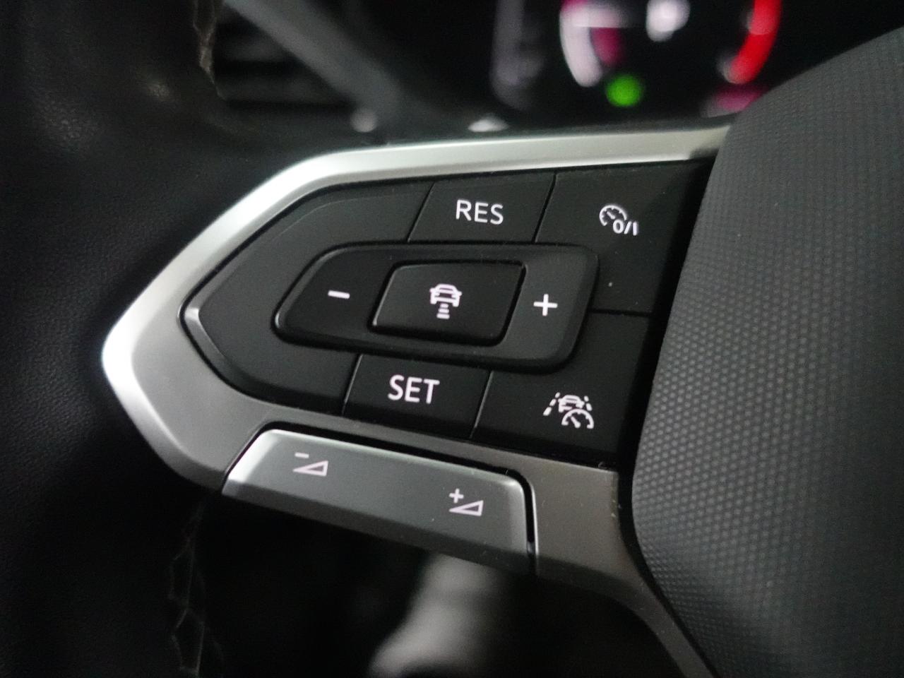 2022 Volkswagen Taos HIGHLINE | AWD | Nav | Leather | Pano roof | BSM