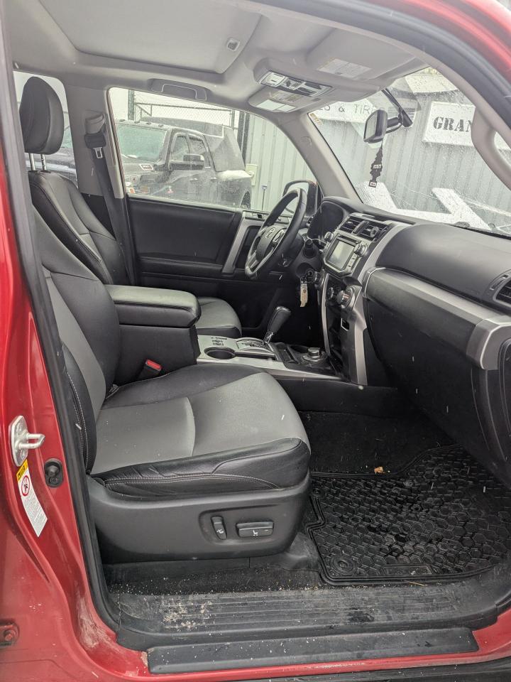 2015 Toyota 4Runner SR5 Photo4