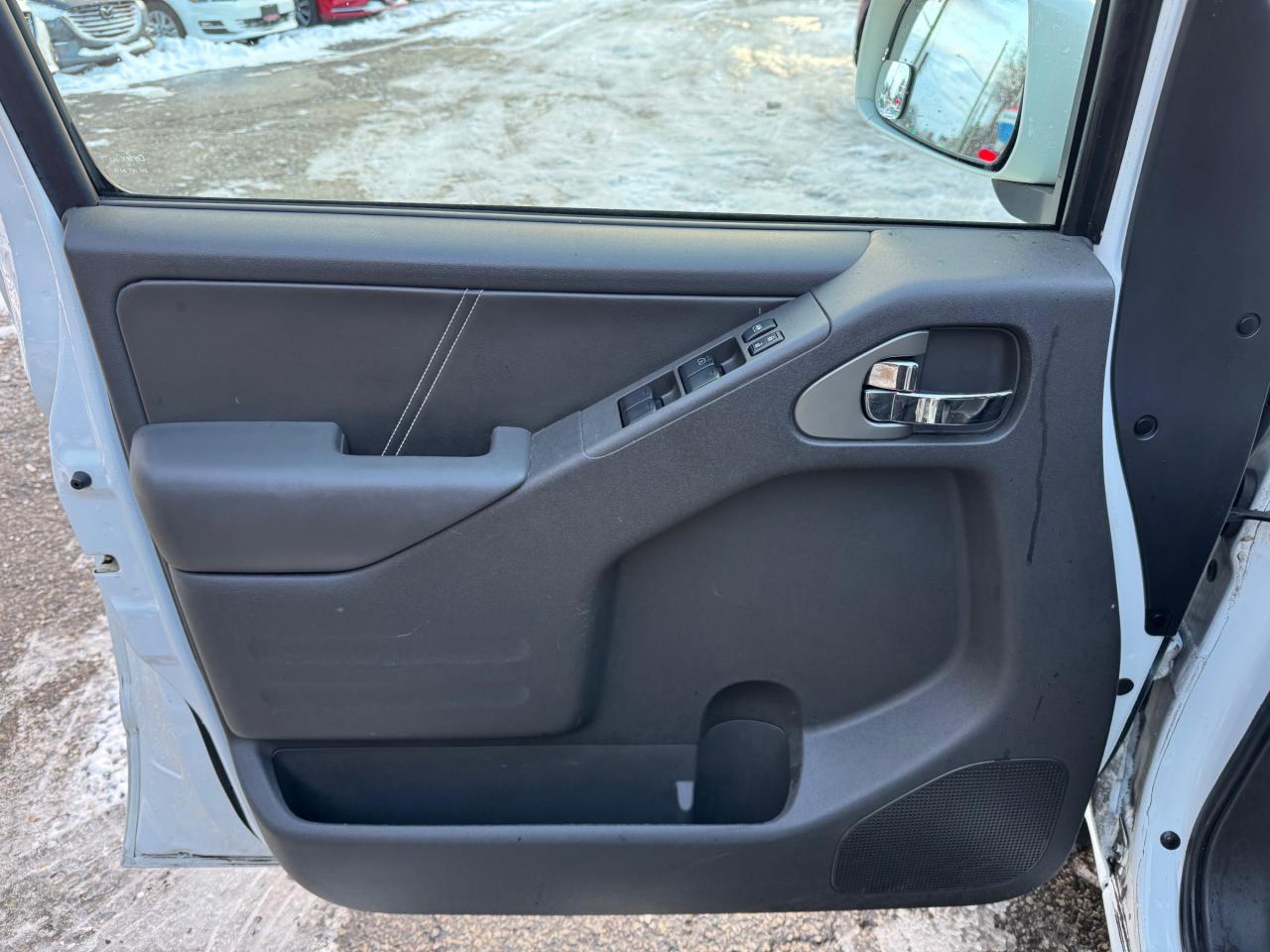 2015 Nissan Frontier One Owner | Accident Free | 4x4 PRO-4X | LOADED Photo