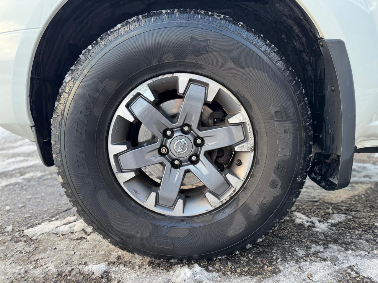 2015 Nissan Frontier One Owner | Accident Free | 4x4 PRO-4X | LOADED Photo