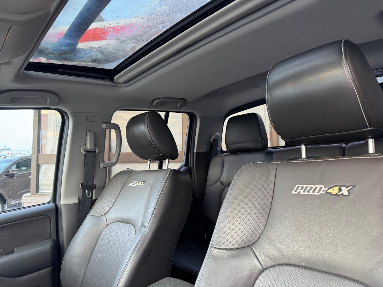 2015 Nissan Frontier One Owner | Accident Free | 4x4 PRO-4X | LOADED Photo