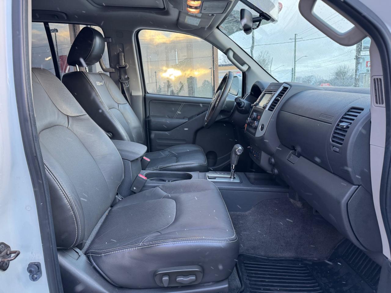 2015 Nissan Frontier One Owner | Accident Free | 4x4 PRO-4X | LOADED Photo