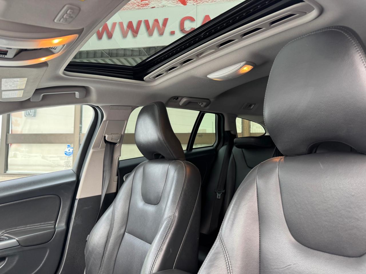 2018 Volvo V60 Cross Country T5 Premier One Owner | Navi | BLIS | Leather | Sunroof Photo