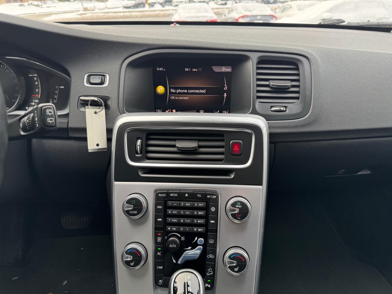 2018 Volvo V60 Cross Country T5 Premier One Owner | Navi | BLIS | Leather | Sunroof Photo