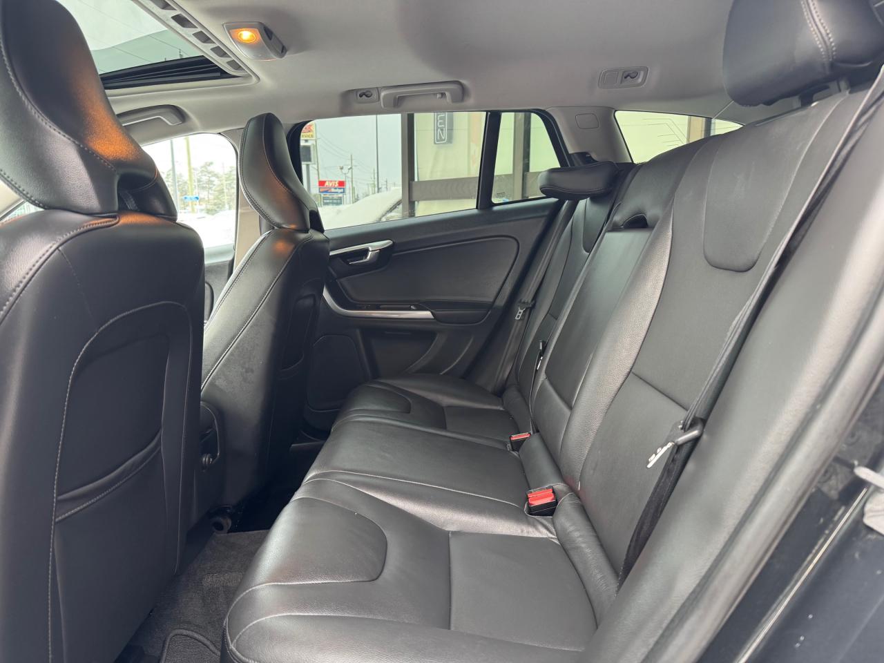 2018 Volvo V60 Cross Country T5 Premier One Owner | Navi | BLIS | Leather | Sunroof Photo