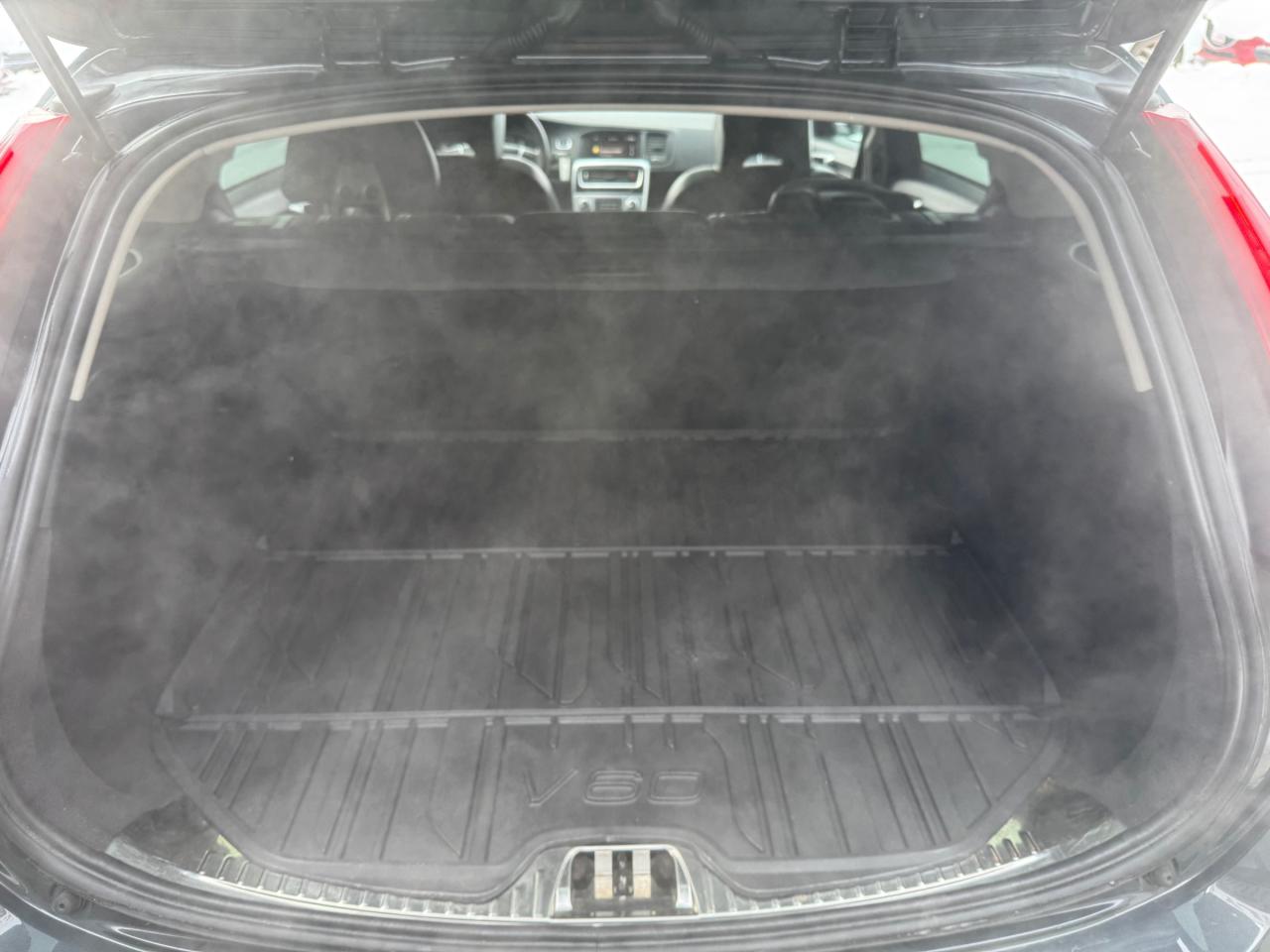 2018 Volvo V60 Cross Country T5 Premier One Owner | Navi | BLIS | Leather | Sunroof Photo