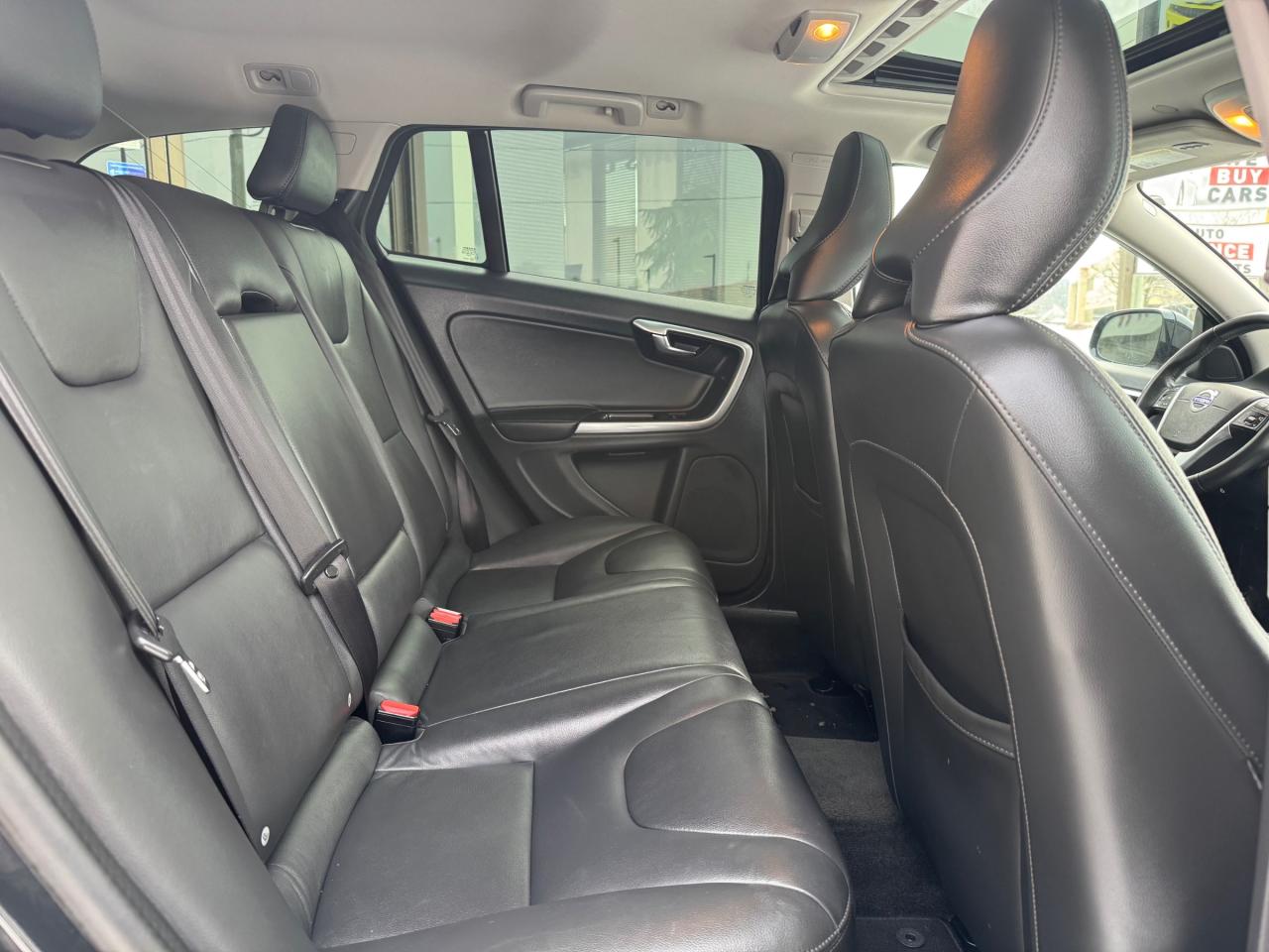 2018 Volvo V60 Cross Country T5 Premier One Owner | Navi | BLIS | Leather | Sunroof Photo