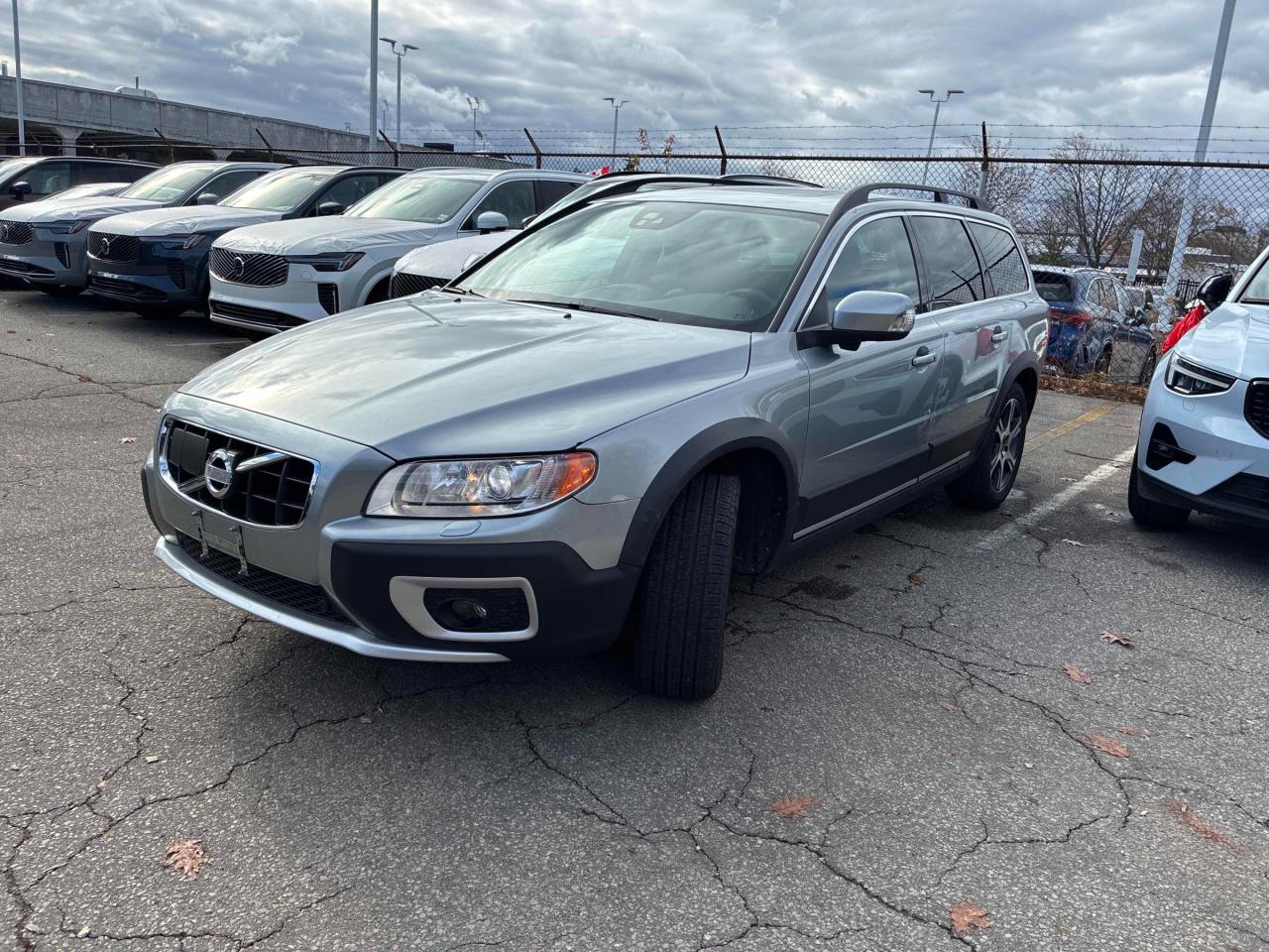 2013 Volvo XC70 T6 AWD | Sunroof | Backup Camera Photo0