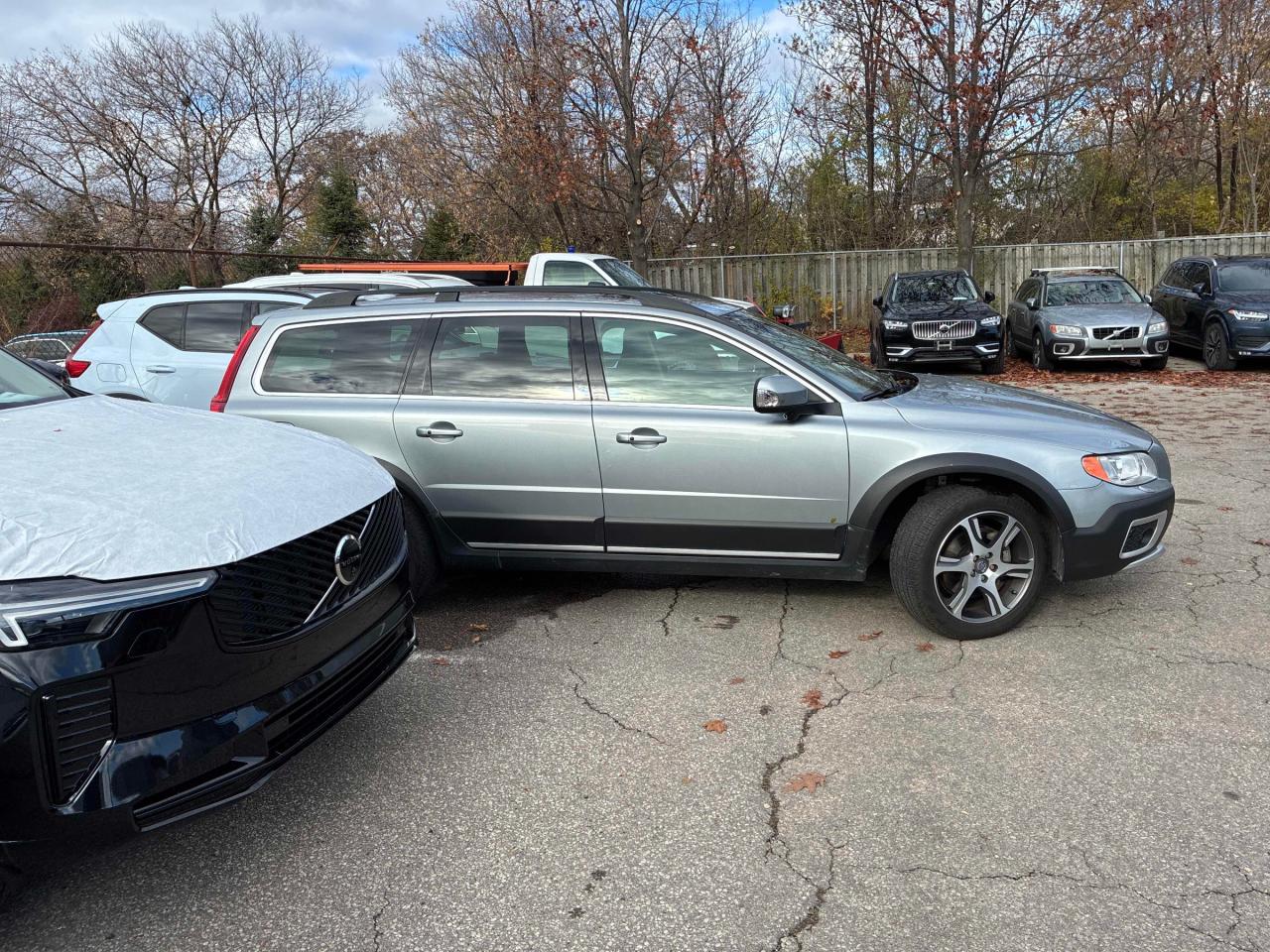 2013 Volvo XC70 T6 AWD | Sunroof | Backup Camera Photo3