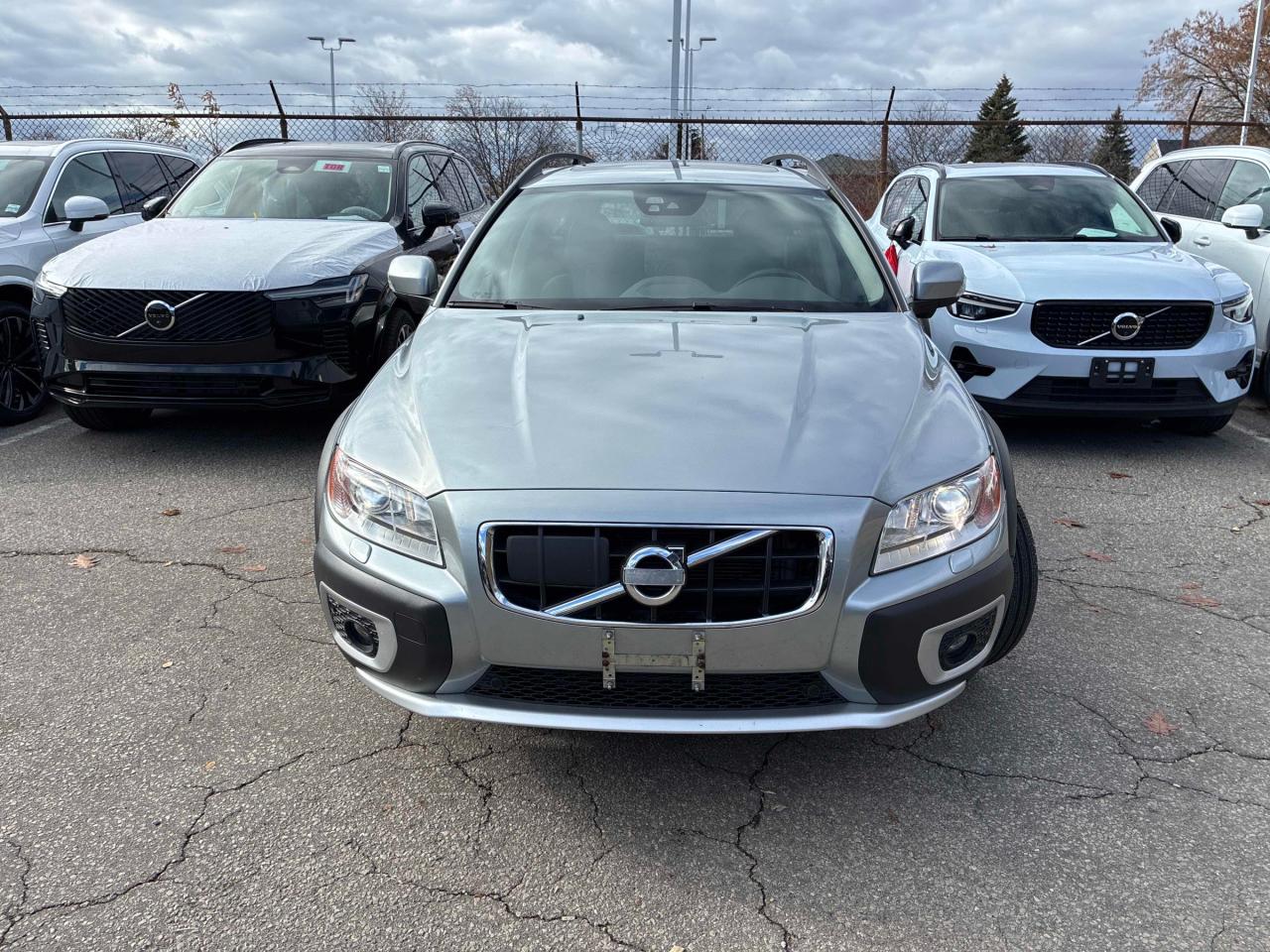 2013 Volvo XC70 T6 AWD | Sunroof | Backup Camera Photo4