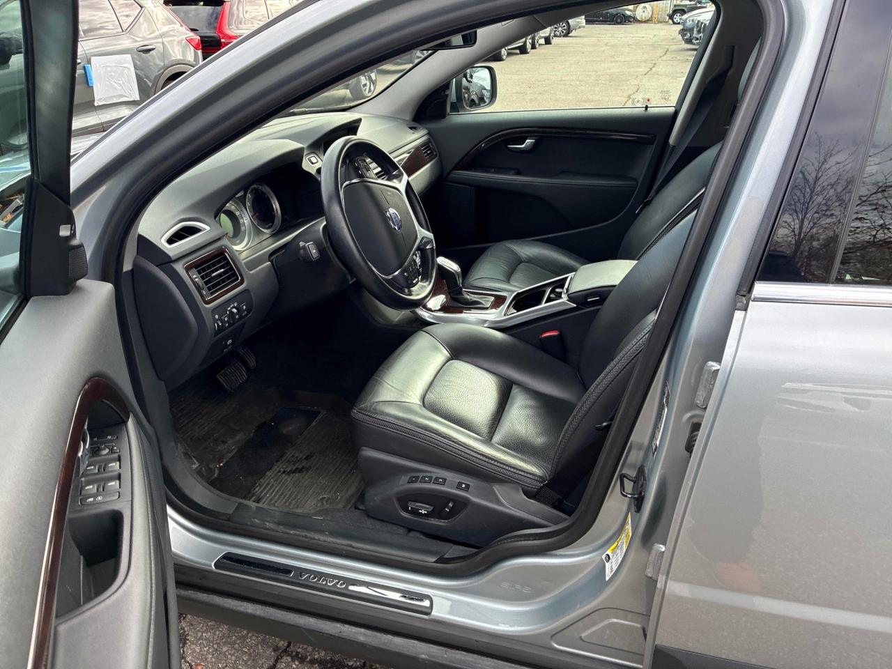 2013 Volvo XC70 T6 AWD | Sunroof | Backup Camera Photo