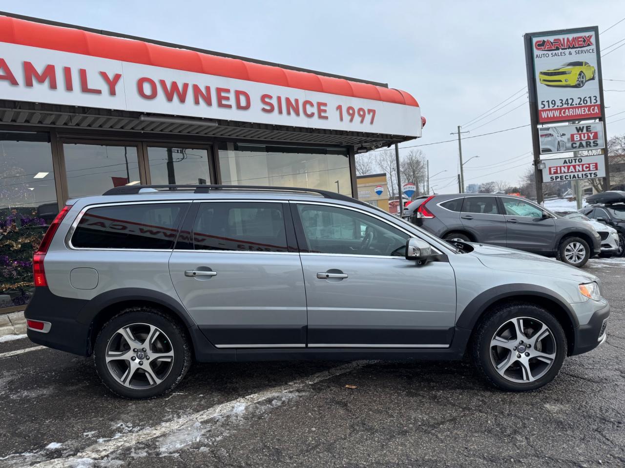 2013 Volvo XC70 T6 AWD | Sunroof | Backup Camera Photo