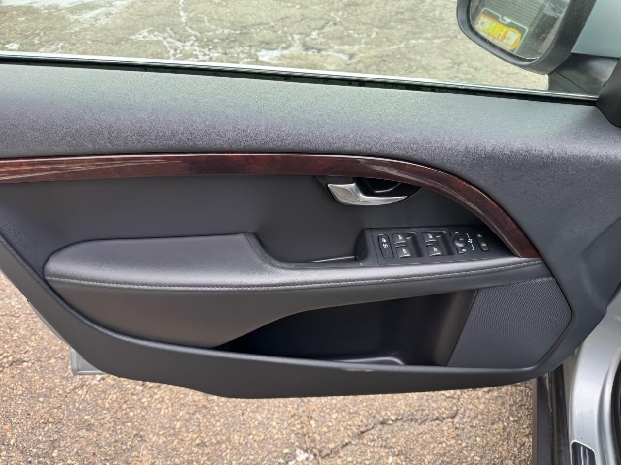 2013 Volvo XC70 T6 AWD | Sunroof | Backup Camera Photo